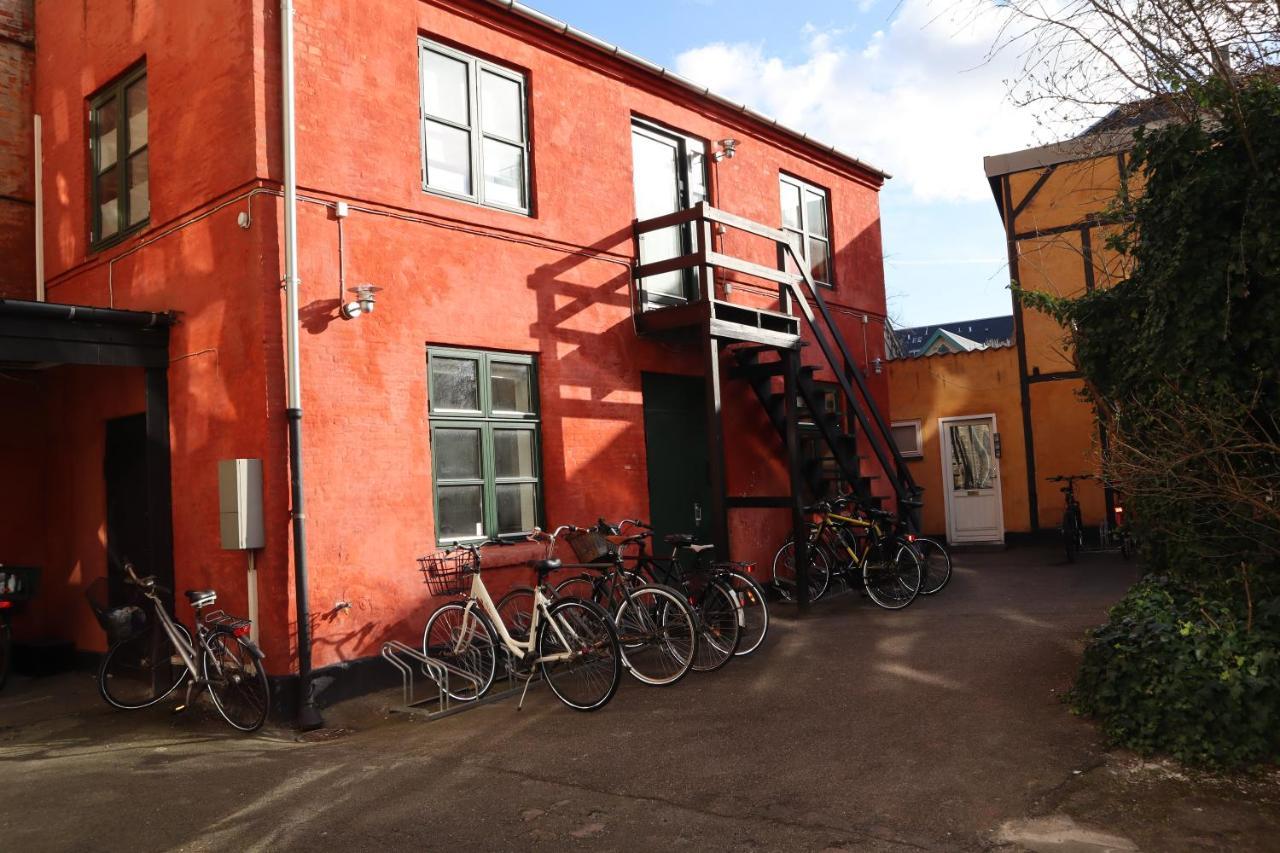 Charming Red Courtyard Apartment Copenhagen Luaran gambar